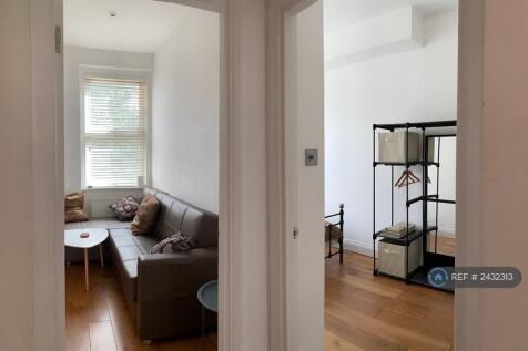 Layout: Bedroom2 Next To Lounge