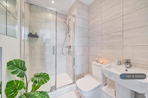 Bedroom 2 Ensuite 