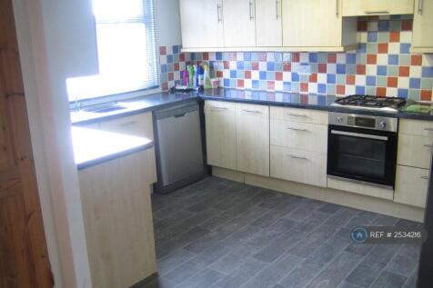 Spacious Fitted Kitchen &amp; b/i Cooking