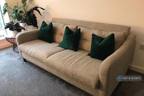 Living Room Pic 3