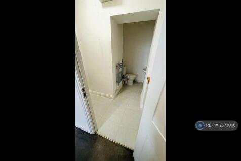 Flat 8 Shower Room