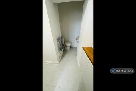 Flat 8 Shower Room
