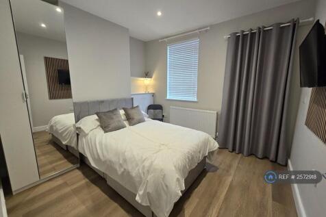 Hi-End Modern Spacious Room, Tv , Hi-Spec, 
