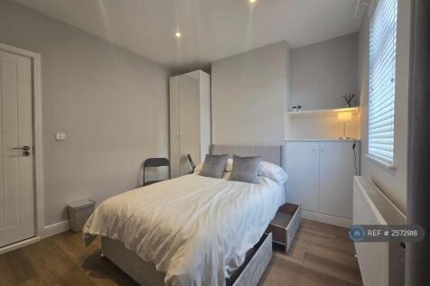 Hi-End Modern Spacious Room, Tv , Hi-Spec, 