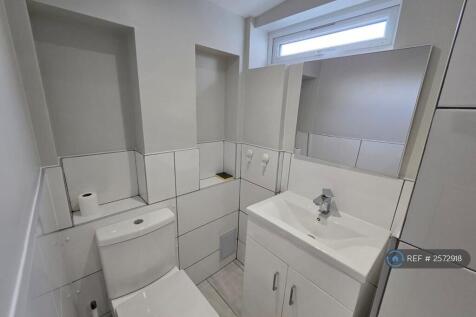 Modern Hi-Spec Bathroom (Only 2 Person Share