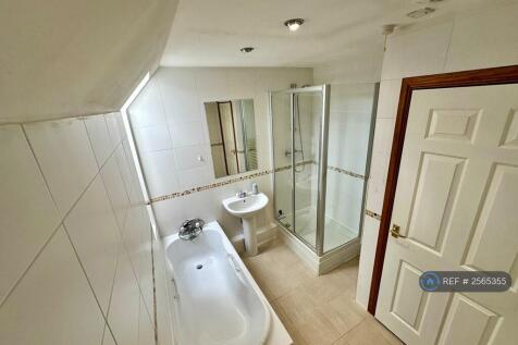 Main Bathroom 