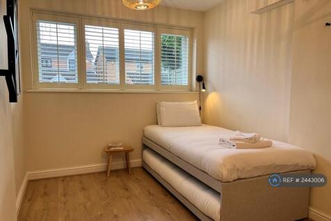 Bedroom 4 / Office
