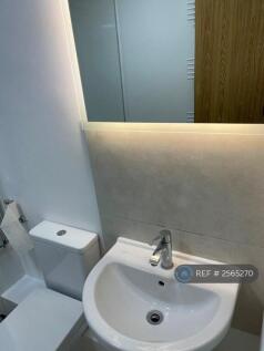 Bathroom Sink Loo &amp; Heated Mirror