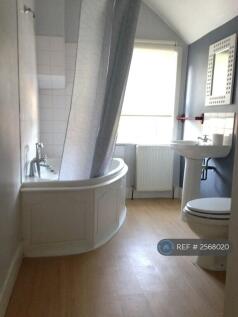 Upstairs Ensuite 
