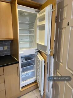 Integrated Fridge &amp; Freezer
