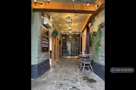 Local Pub (1 Min Walk)