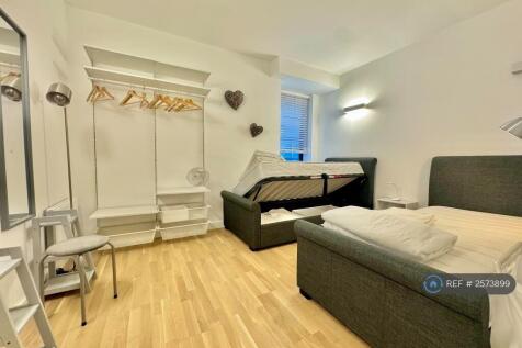 Twin Bedroom: With Two Single Ottoman Storage Beds