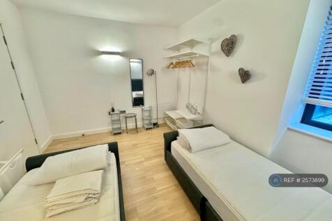 Twin Bedroom 
