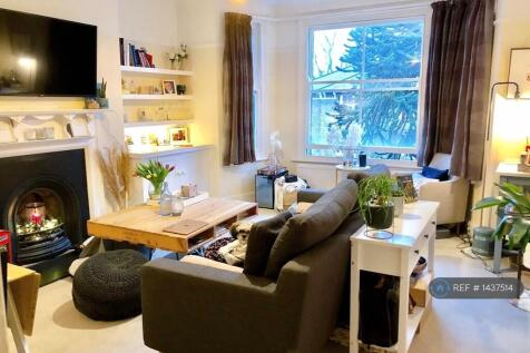 Lounge/Dining Area