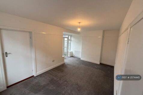 Rear Lounge / Dining 