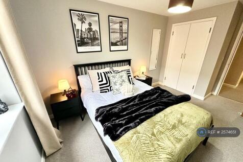 Bed &amp; Wardrobe 