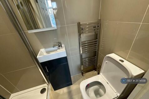 Bathroom Sink &amp; Toilet
