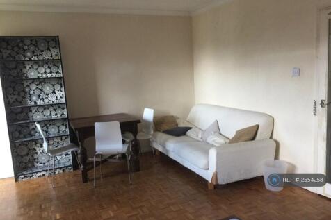Largest Bedroom / Shared Lounge