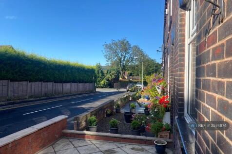 Charming House In Egerton 