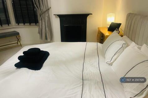 Master Bedroom - New Bed Linen x 3
