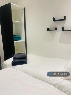 Two Single Rooms With En-Suite Shower  Room