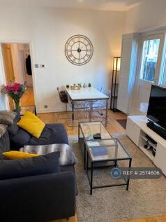 Living Room/Kitchen ~20&#39;X11&#39;