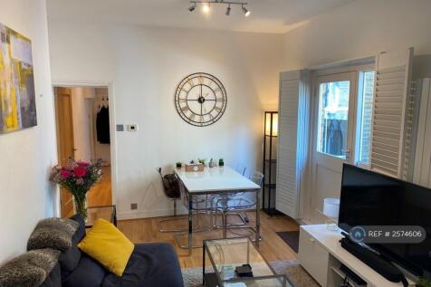 Living Room/Kitchen ~20&#39;X11&#39;