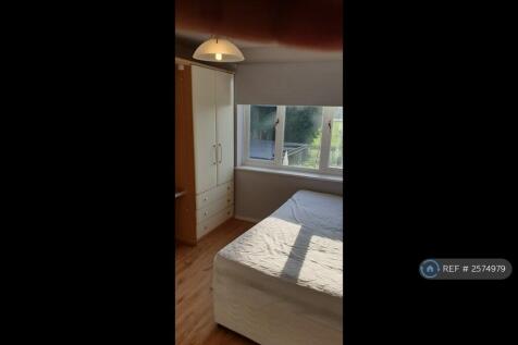 Double Bedroom (Rear)