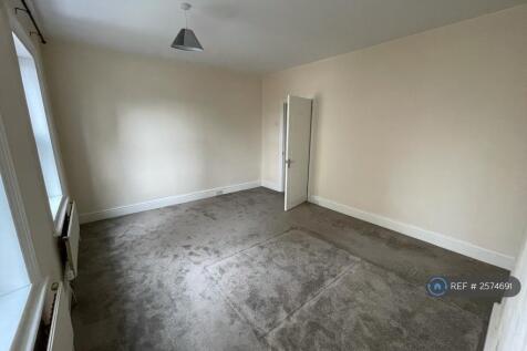 Master Bedroom Pic2