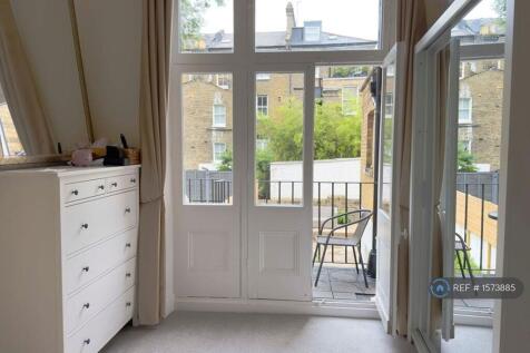 Double Bedroom (w Balcony)