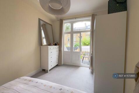 Double Bedroom (w Balcony)