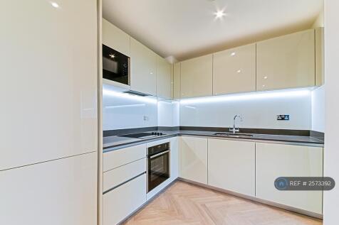 Fully Equipped Kitchen With Integrated Appliances