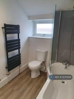 Bathroom 8&#39;9 x 5&#39;11 Long