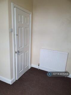 Double Bedroom 10&#39;11 x 9&#39;3