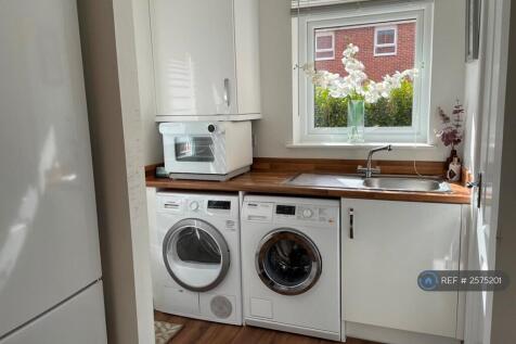 Utility Room  (With Direct Door To Drive))