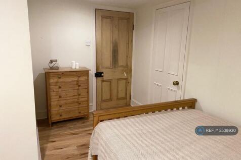 Bedroom 1 - Built In Wardrobe View