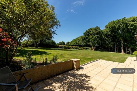 Garden Terrace / Rear Garden