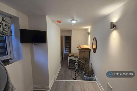 Emprty Bedroom Towards Door, Ignore Crap