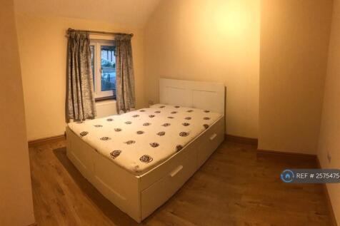 Room 4 Available- £950