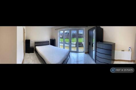 En-Suite - Available - £1200