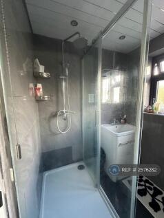 Bathroom (Pic3)