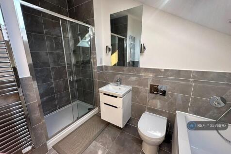 Bedroom 4 Ensuite