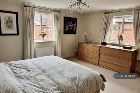 Main Bedroom (Hightlight Feature)