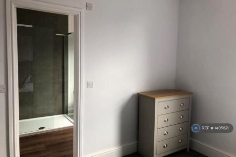 1st Floor Large Double Bedroom