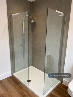 1st Floor Bedroom - Ensuite Shower