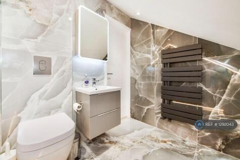 Ensuite Bathroom 