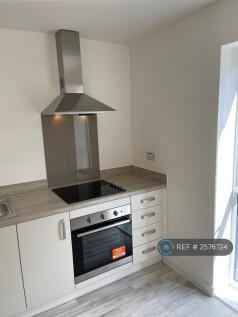 Sleek Hob &amp; Oven For Easy Cooking