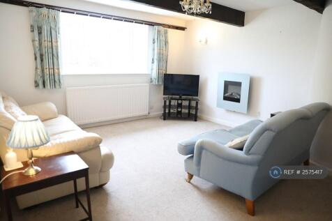 Snug Second Lounge