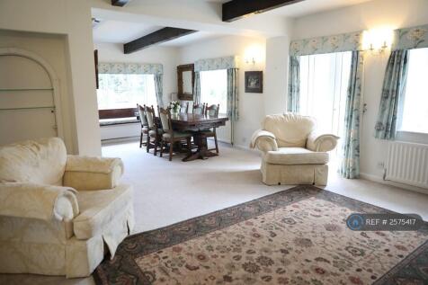 Lounge Seating Area With Tv 