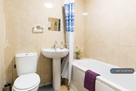 Bathroom Bathtub And Electric Shower